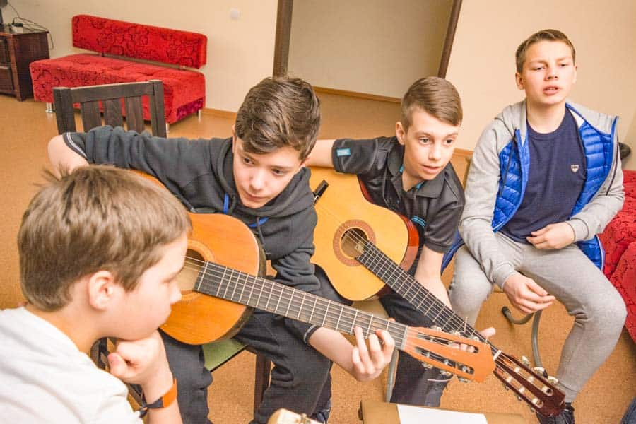 Лингвистический детский лагерь в Самаре на весенние каникулы в Детском оздоровительном лагере "Надежда" - это незабываемый отдых на природе и творчество для Ваших детей. Лингвистический детский лагерь в Самаре на весенние каникулы в Детском оздоровительном лагере "Надежда" - это незабываемый отдых на природе и творчество для Ваших детей.